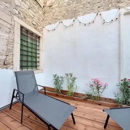 Old Tower Center 2 דירה פולה