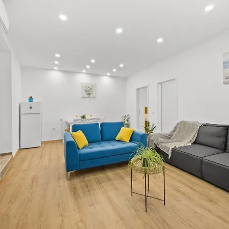 Old Tower Center 2 Daire Pula