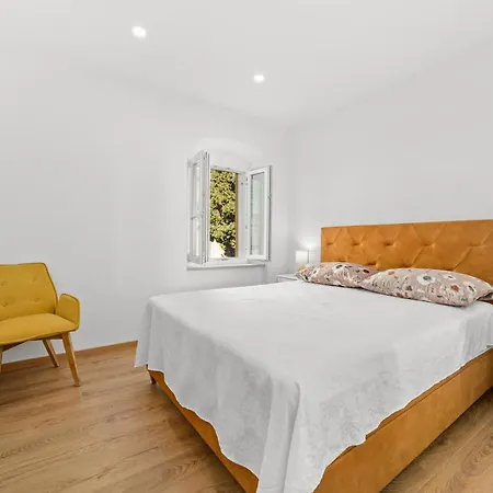 Daire Old Tower Center 2 *