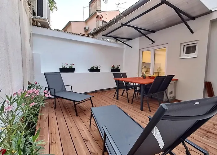 Old Tower Center 2 דירה