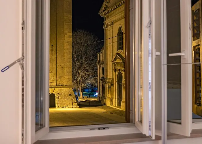 Old Tower Center 2 פולה