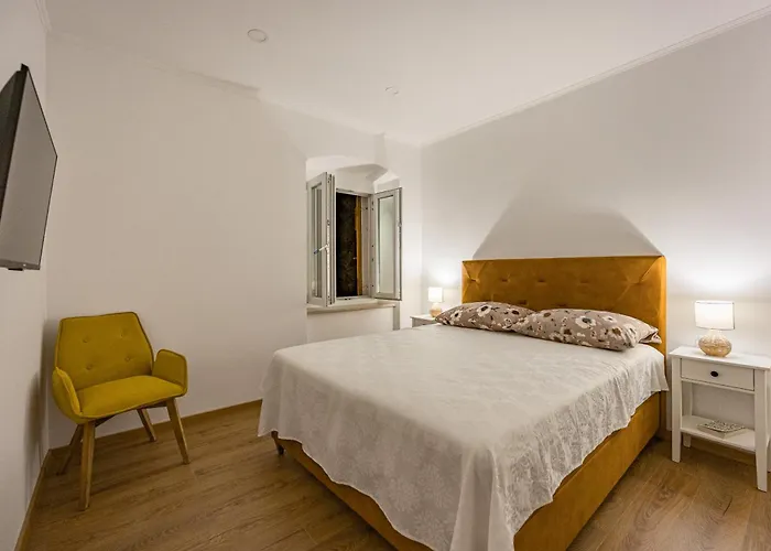 Old Tower Center 2 דירה