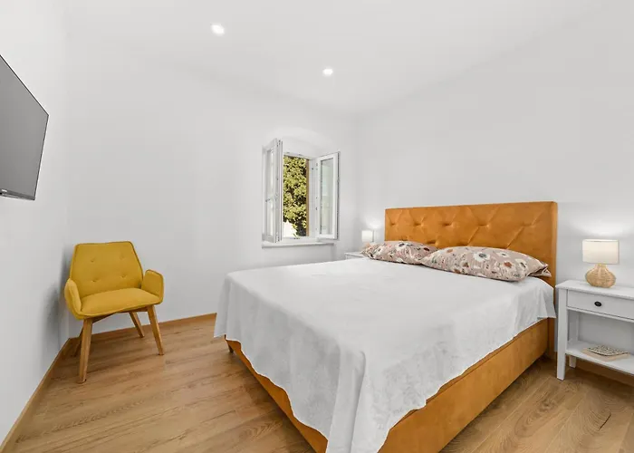 Apartament Old Tower Center 2 *