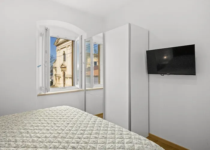 Old Tower Center 2 דירה פולה